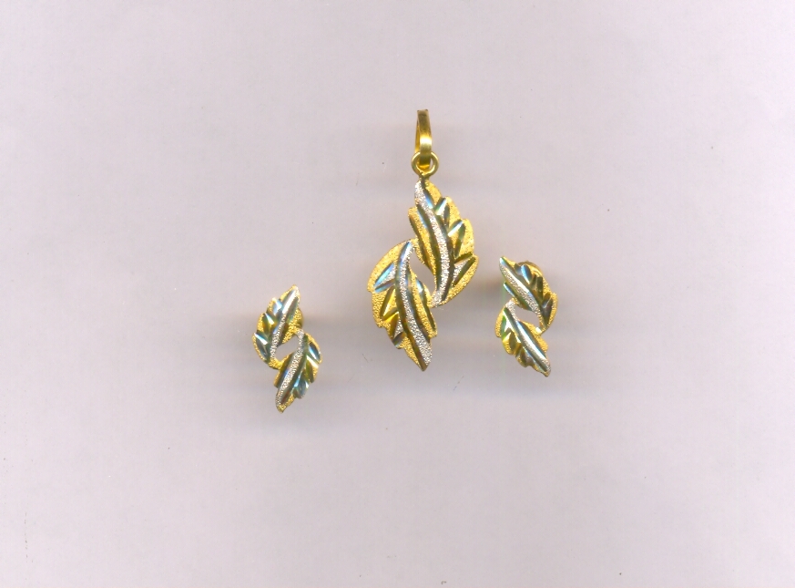 GOLD HALF SET PENDENT PLAIN EXCLUSIVE