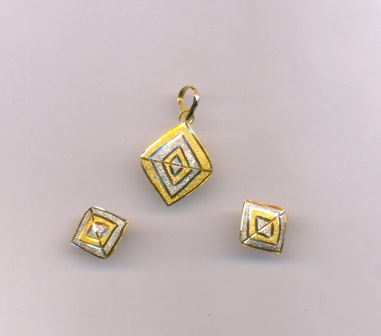 GOLD HALF SET PENDENT PLAIN EXCLUSIVE