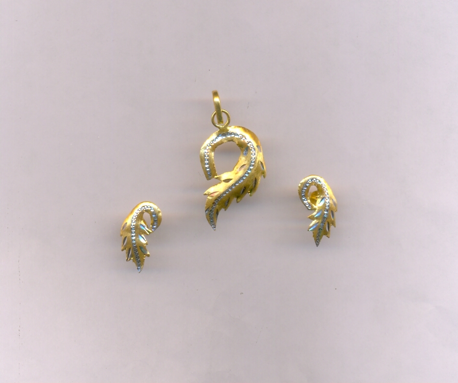 GOLD HALF SET PENDENT PLAIN EXCLUSIVE