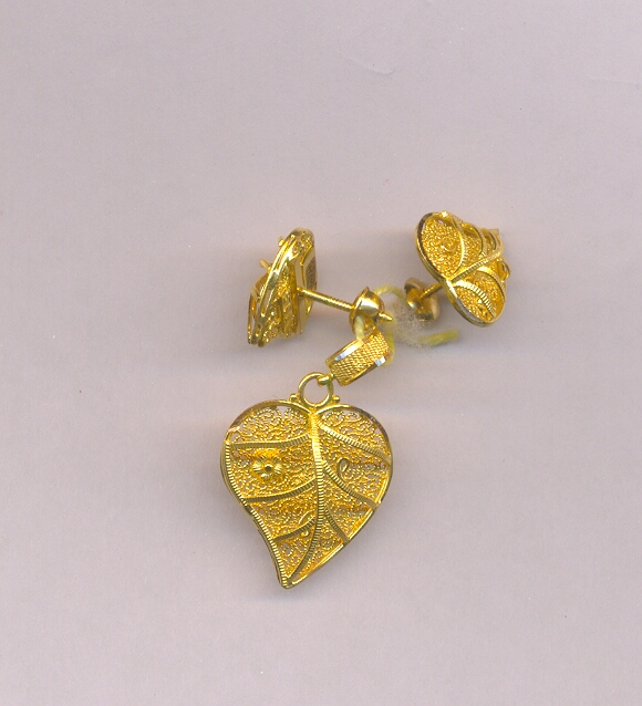 GOLD HALF SET PENDENT PLAIN EXCLUSIVE
