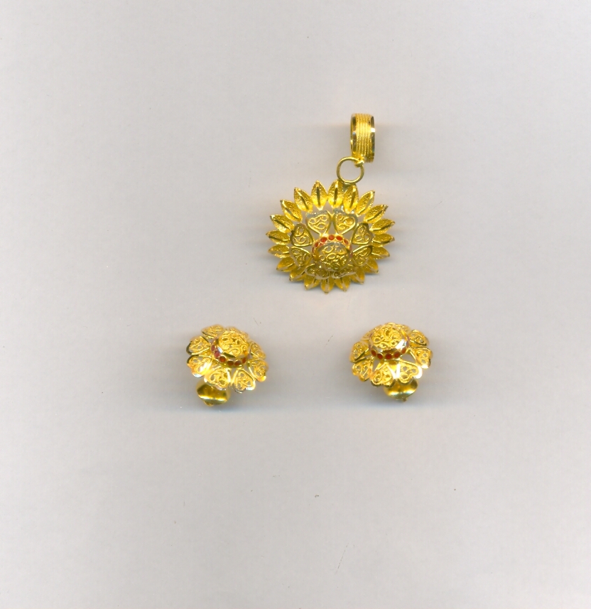 GOLD HALF SET PENDENT PLAIN EXCLUSIVE