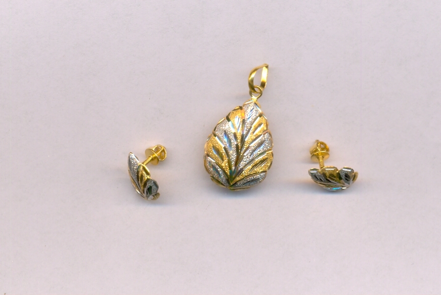 GOLD HALF SET PENDENT PLAIN EXCLUSIVE