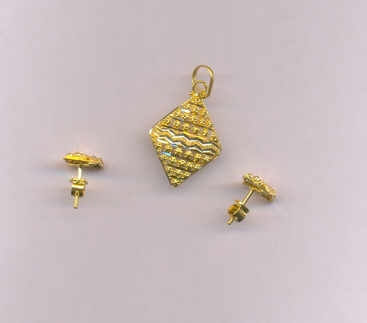 GOLD HALF SET PENDENT PLAIN EXCLUSIVE