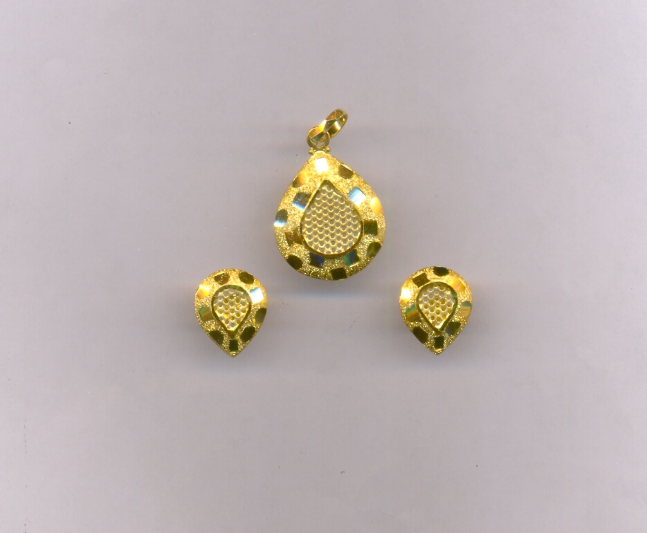 GOLD HALF SET PENDENT PLAIN EXCLUSIVE