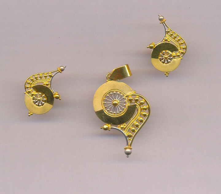 GOLD HALF SET PENDENT PLAIN EXCLUSIVE