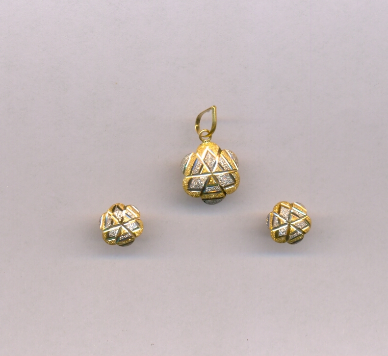 GOLD HALF SET PENDENT PLAIN EXCLUSIVE