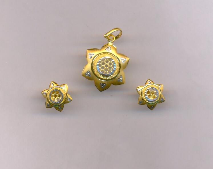 GOLD HALF SET PENDENT PLAIN EXCLUSIVE