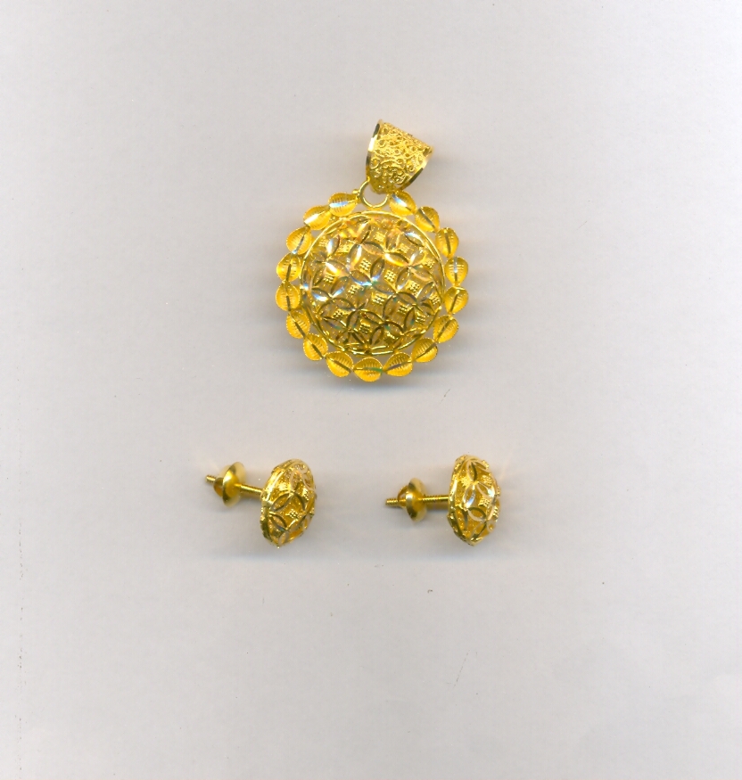 GOLD HALF SET PENDENT PLAIN EXCLUSIVE