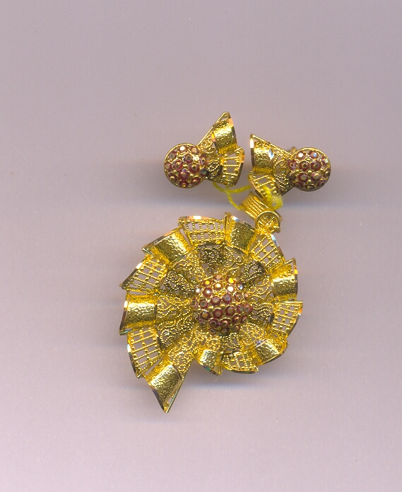 GOLD HALF SET PENDENT PLAIN EXCLUSIVE