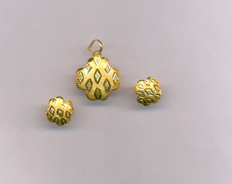 GOLD HALF SET PENDENT PLAIN EXCLUSIVE
