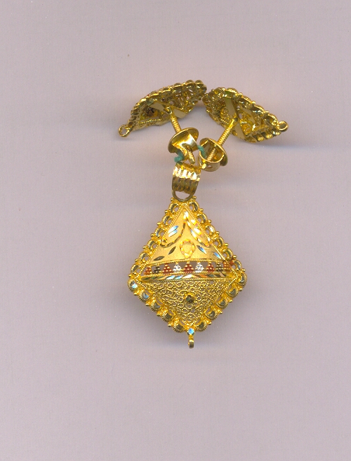 GOLD HALF SET PENDENT PLAIN FANCY