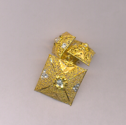 GOLD HALF SET PENDENT PLAIN FANCY