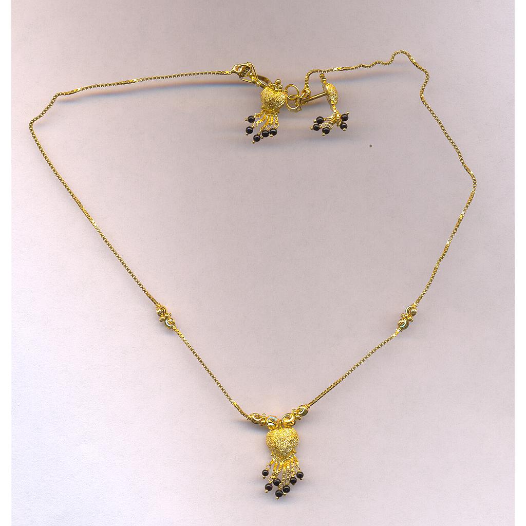 GOLD HALF SET PENDENT PLAIN FANCY