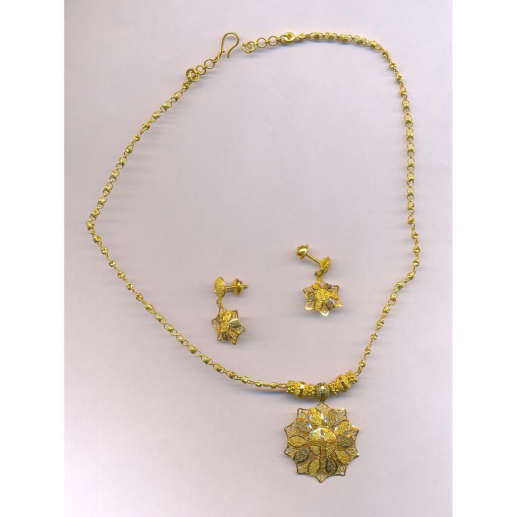 GOLD HALF SET PENDENT PLAIN FANCY