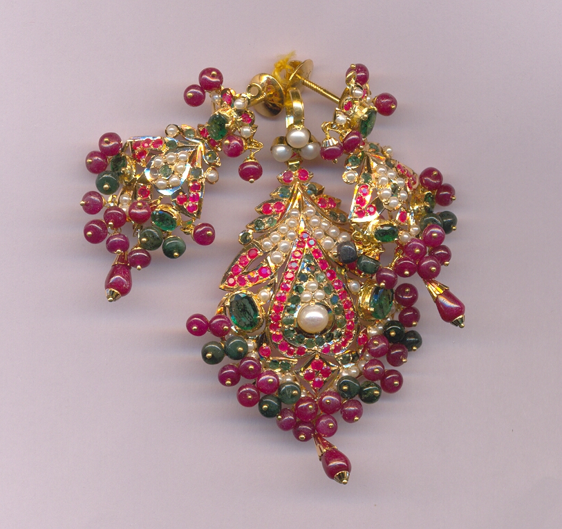 GOLD HALF SET PENDENT PLAIN FANCY