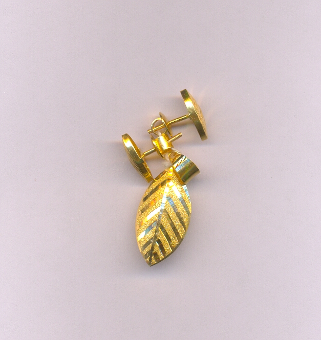 GOLD HALF SET PENDENT PLAIN FANCY