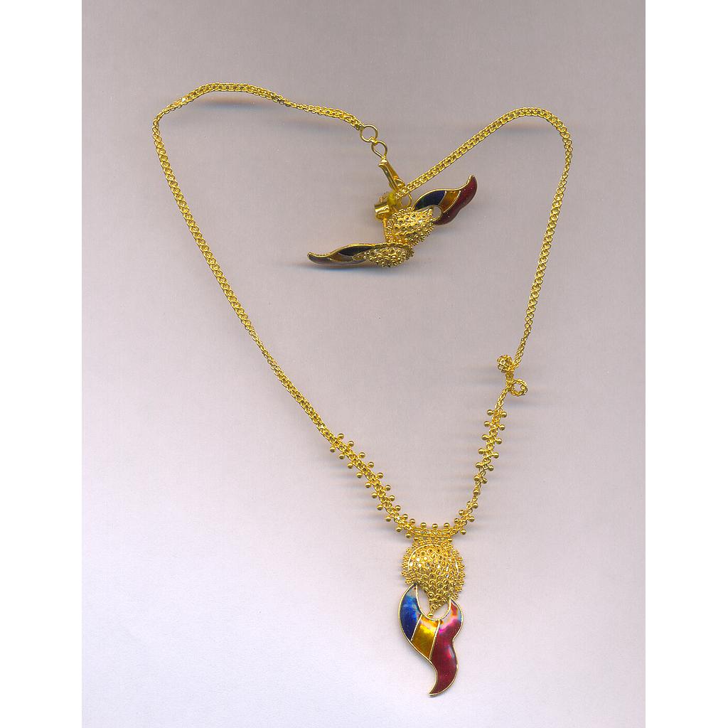 GOLD HALF SET PENDENT PLAIN FANCY