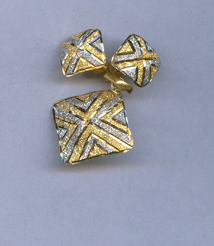 GOLD HALF SET PENDENT PLAIN FANCY