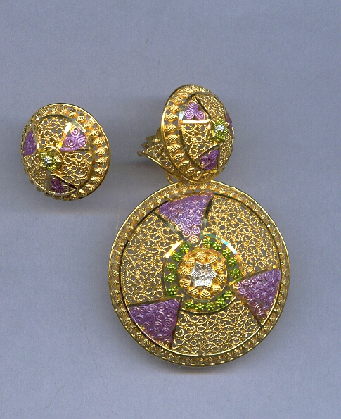 GOLD HALF SET PENDENT PLAIN FANCY