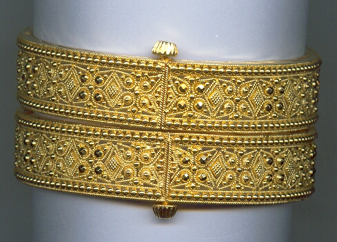 GOLD HALF SET PENDENT PLAIN FANCY