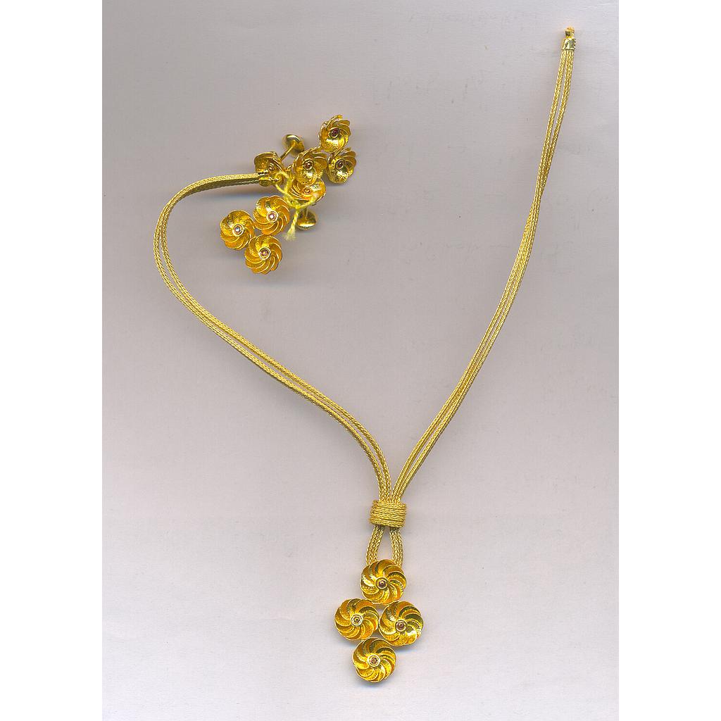 GOLD HALF SET PENDENT PLAIN FANCY