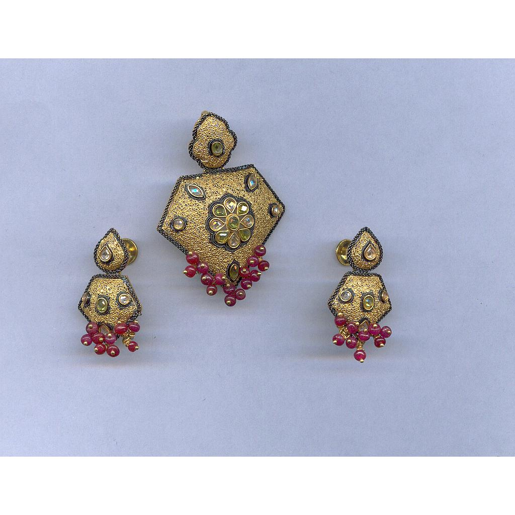 GOLD HALF SET PENDENT PLAIN FANCY