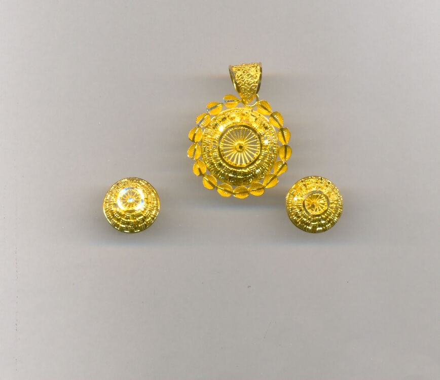 GOLD HALF SET PENDENT PLAIN FANCY
