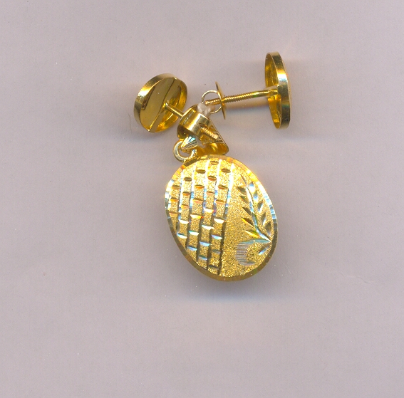 GOLD HALF SET PENDENT PLAIN FANCY