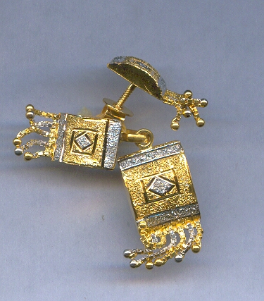 GOLD HALF SET PENDENT PLAIN FANCY