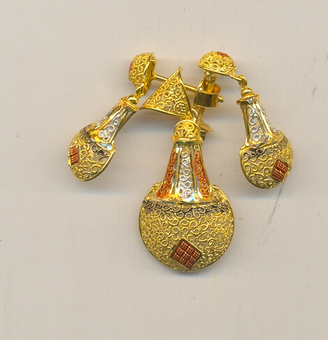 GOLD HALF SET PENDENT PLAIN FANCY
