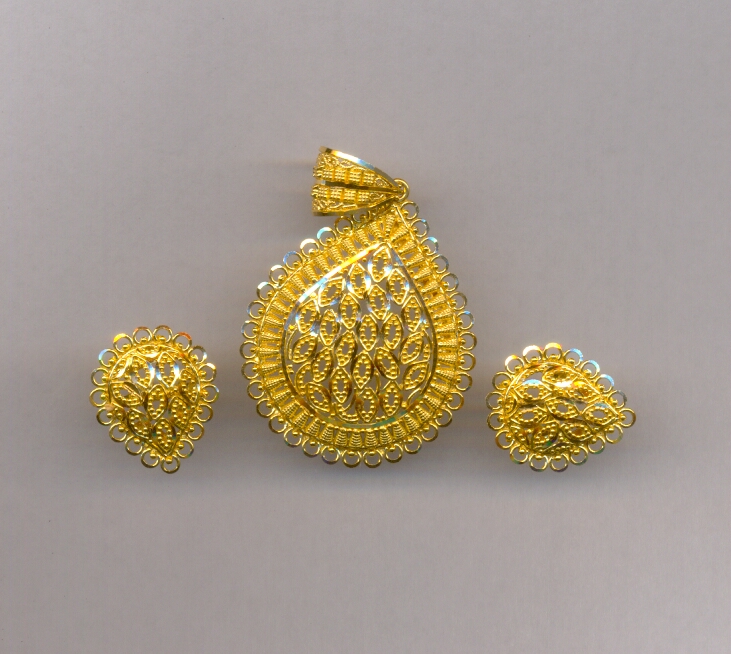GOLD HALF SET PENDENT PLAIN FANCY