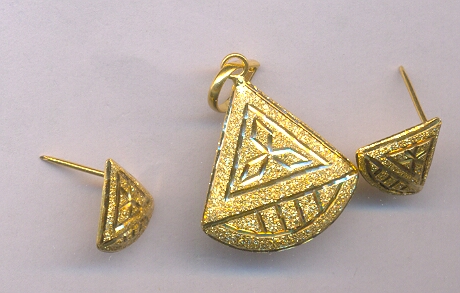 GOLD HALF SET PENDENT PLAIN FANCY
