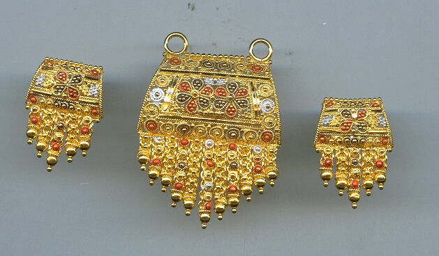 GOLD HALF SET PENDENT PLAIN FANCY