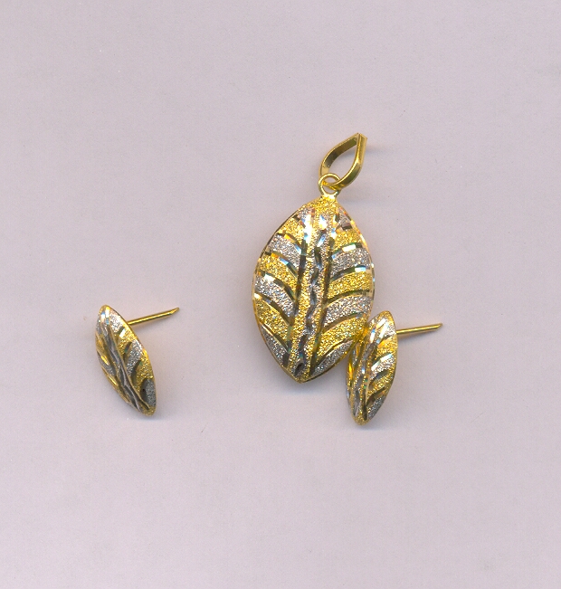 GOLD HALF SET PENDENT PLAIN FANCY