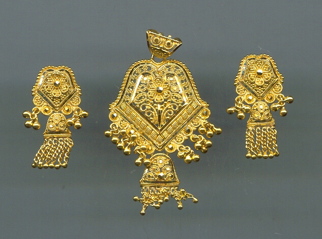 GOLD HALF SET PENDENT PLAIN GENERAL