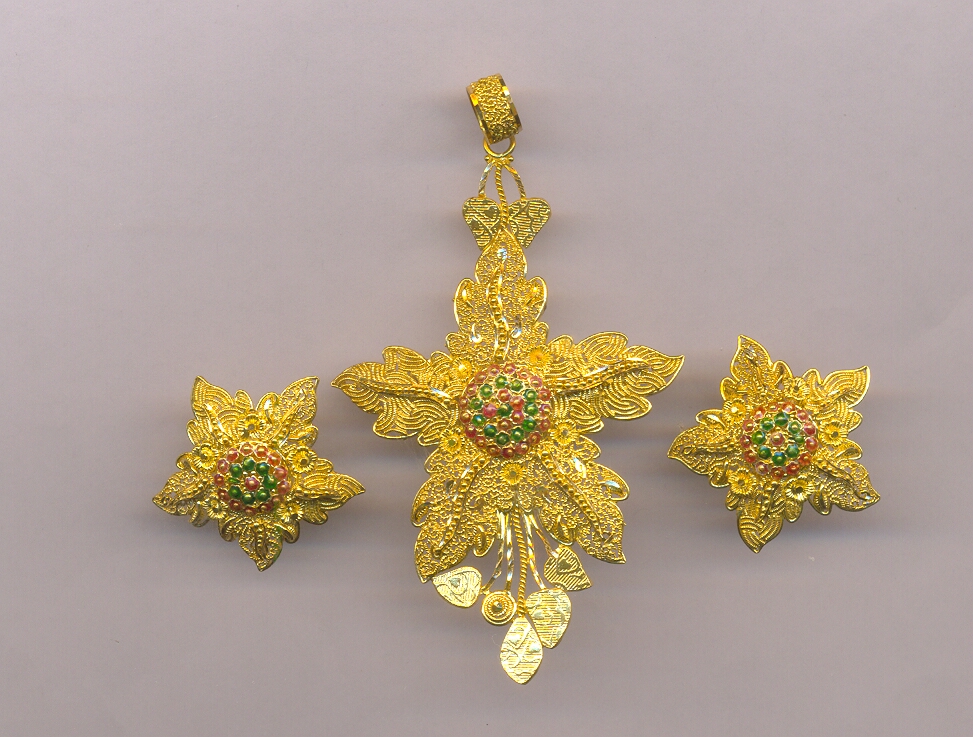 GOLD HALF SET PENDENT PLAIN GENERAL