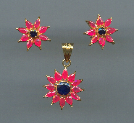 GOLD HALF SET PENDENT REALSTONE EXCLUSIVE