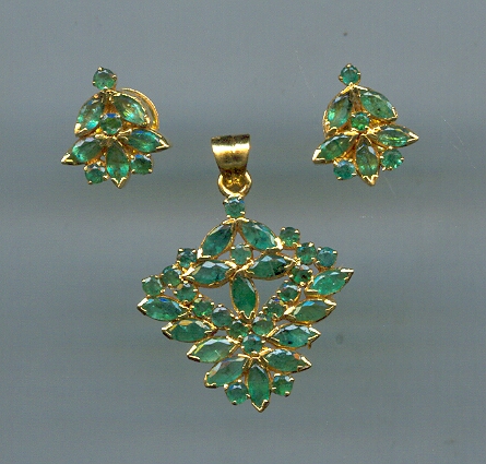 GOLD HALF SET PENDENT REALSTONE EXCLUSIVE