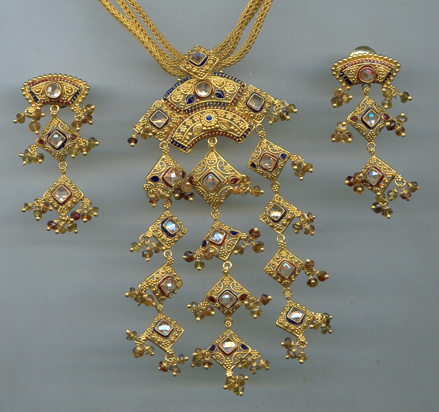 GOLD HALF SET ROUND ANTIQUE EXCLUSIVE
