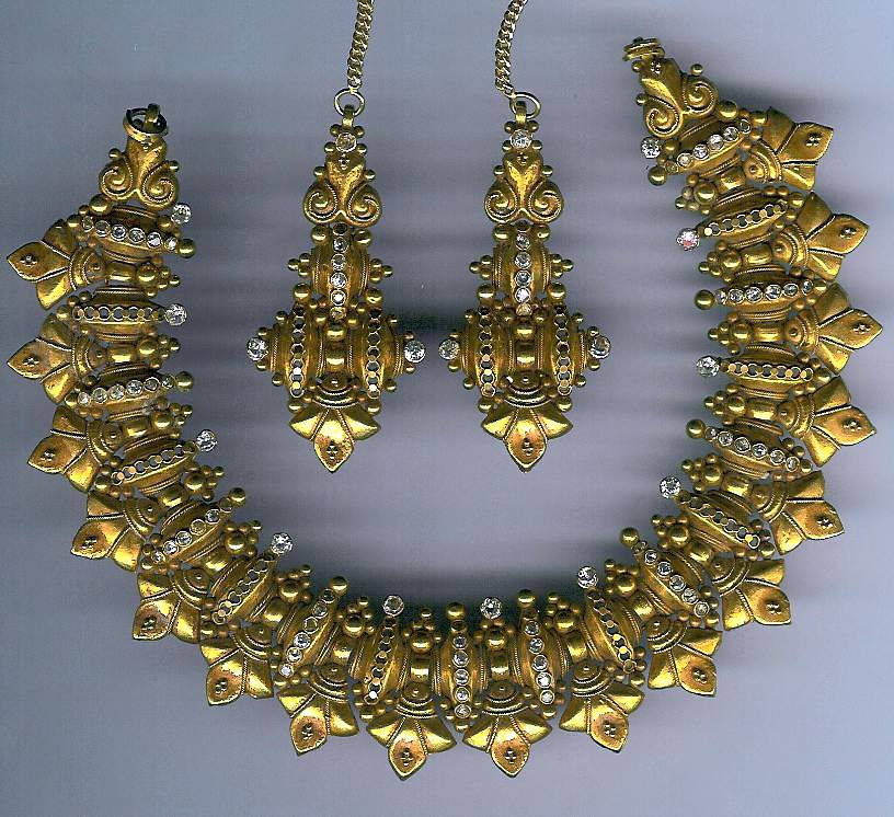 GOLD HALF SET ROUND DESIGNER GENERAL