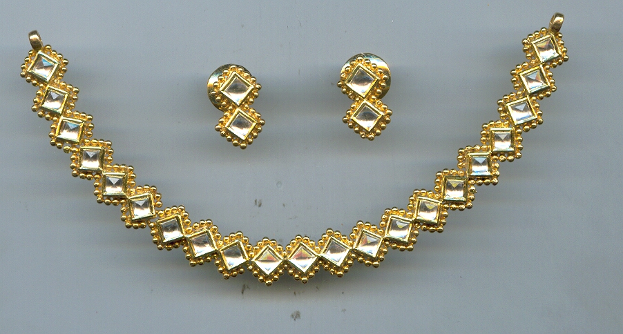 GOLD HALF SET ROUND KUNDAN EXCLUSIVE