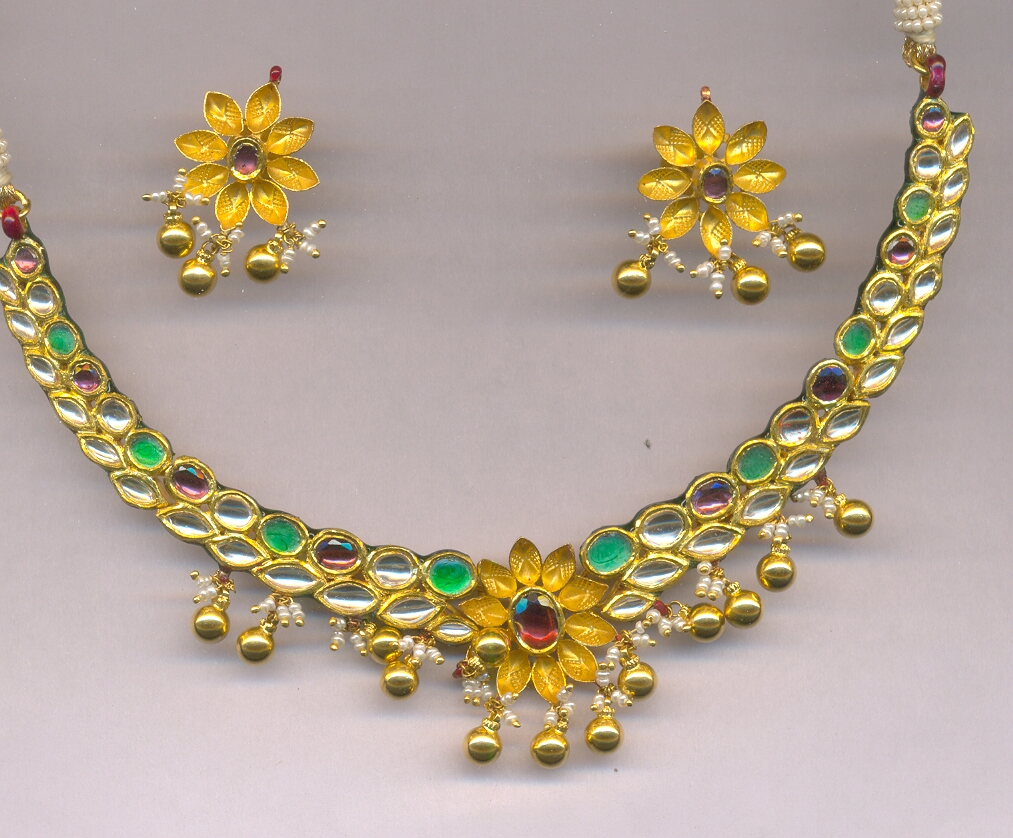 GOLD SET ROUND KUNDAN