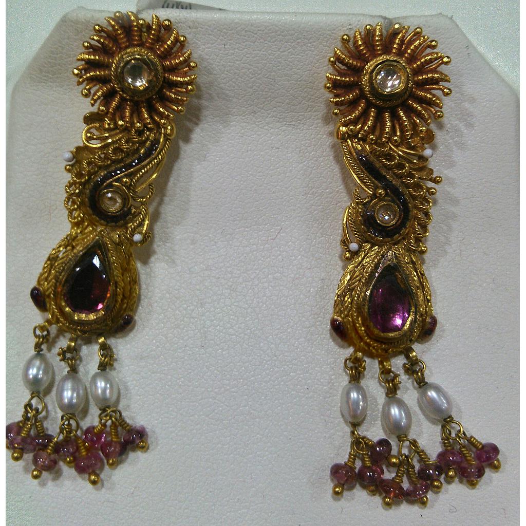 GOLD HANGING
