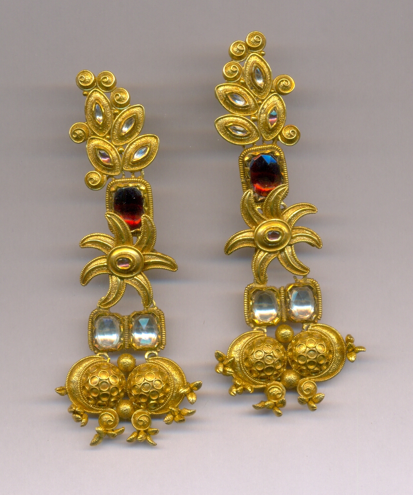 GOLD HANGING ANTIQUE