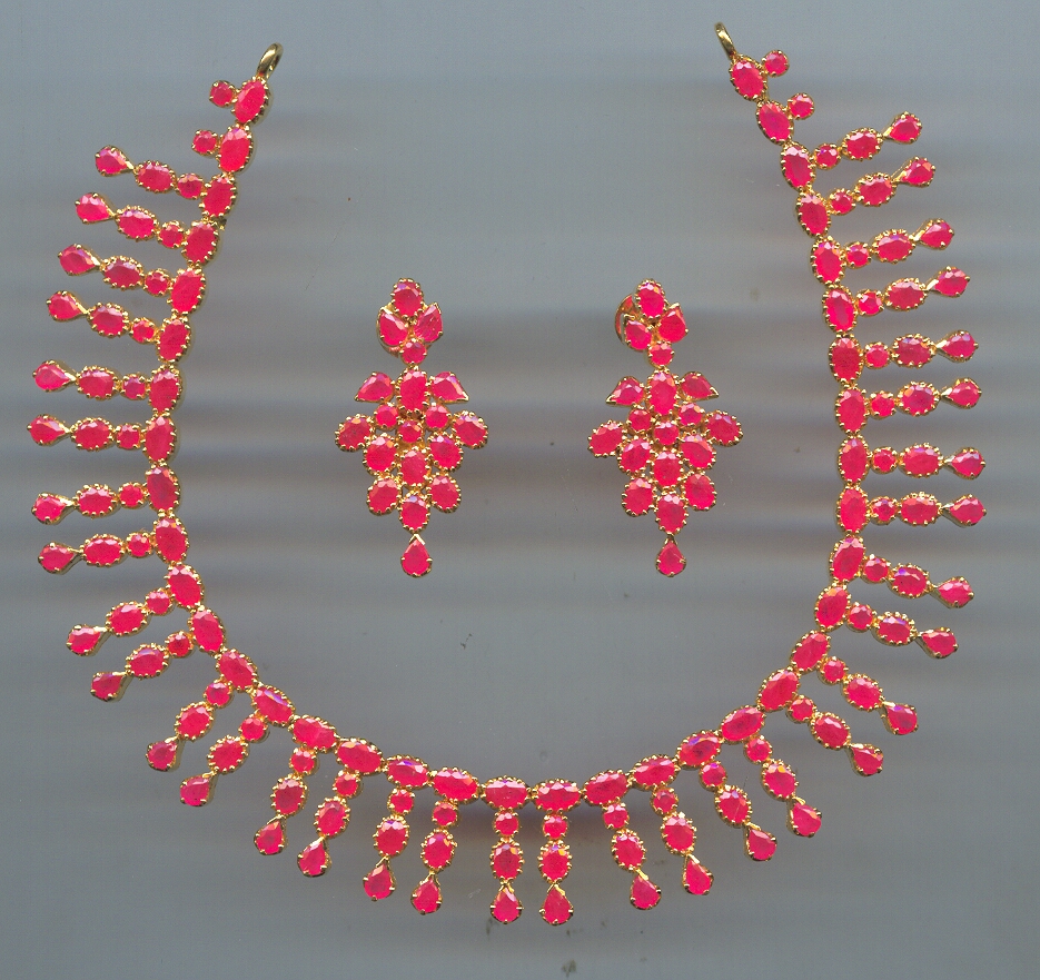 GOLD HALF SET ROUND REALSTONE EXCLUSIVE