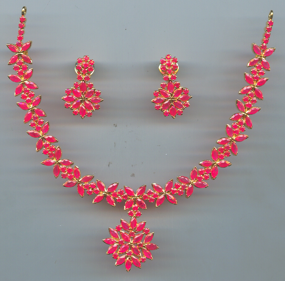 GOLD HALF SET ROUND REALSTONE EXCLUSIVE