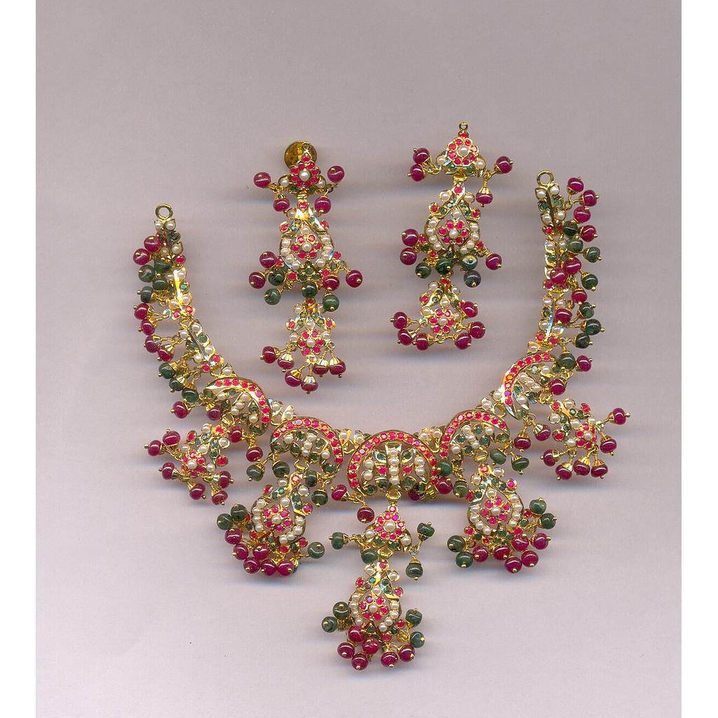 GOLD HALF SET ROUND REALSTONE FANCY