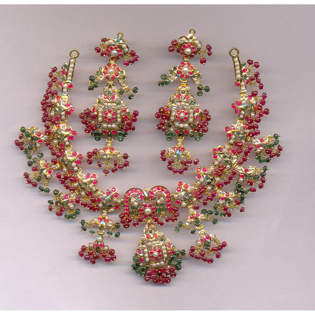 GOLD HALF SET ROUND REALSTONE FANCY