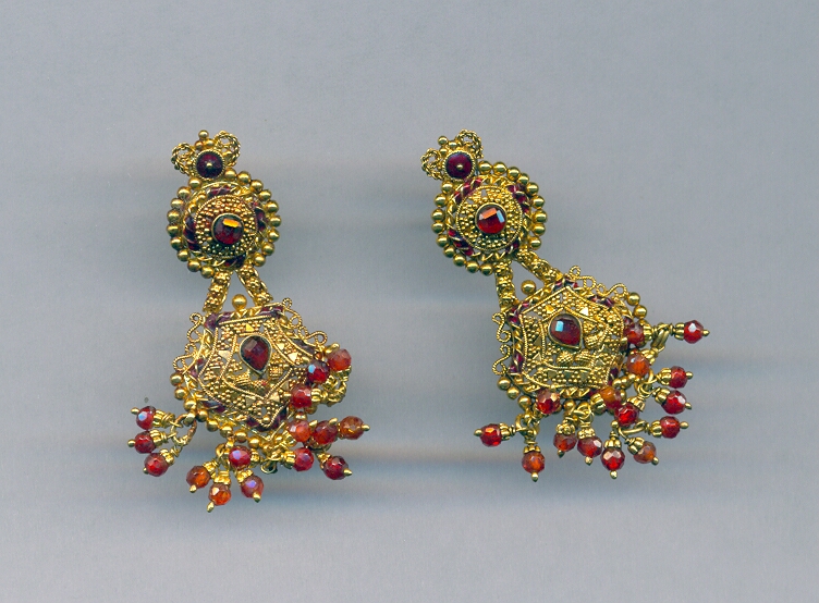 GOLD HANGING ANTIQUE GENERAL