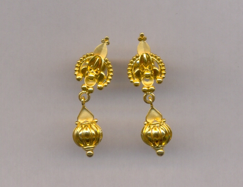GOLD HANGING CASTING EXCLUSIVE